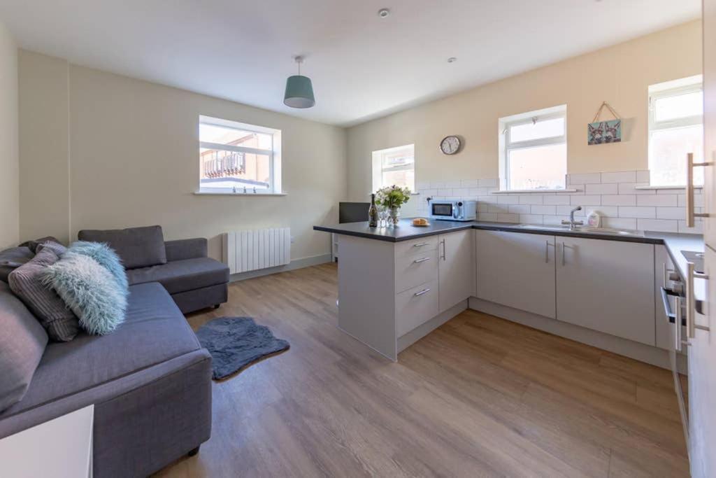 Hereford City Centre - Apartment 4, Isabella House - Modern Apartment In The Heart Of The City - Sleeps 4 Guests - Hosted By Rentmyhouse Exteriör bild