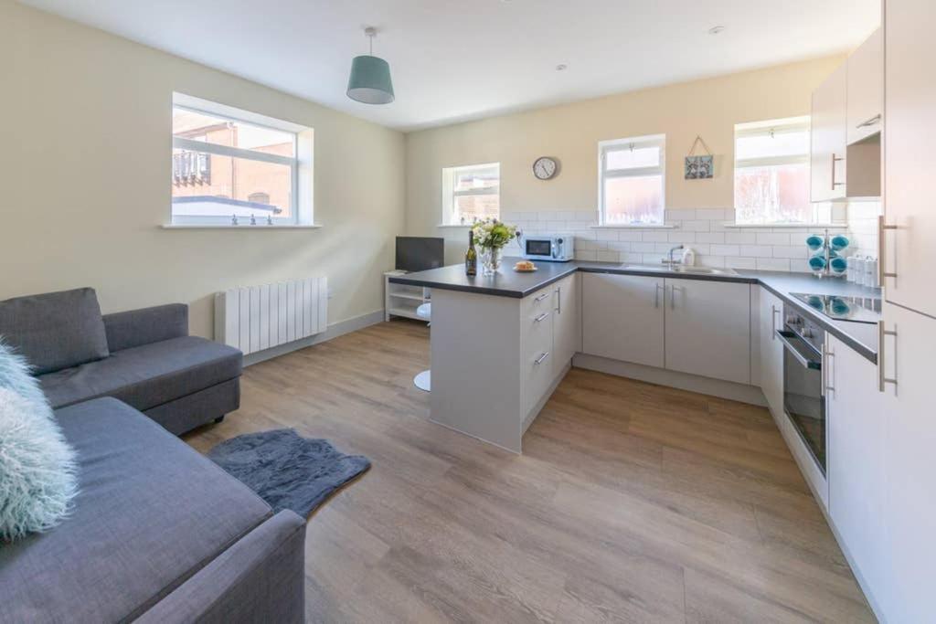 Hereford City Centre - Apartment 4, Isabella House - Modern Apartment In The Heart Of The City - Sleeps 4 Guests - Hosted By Rentmyhouse Exteriör bild